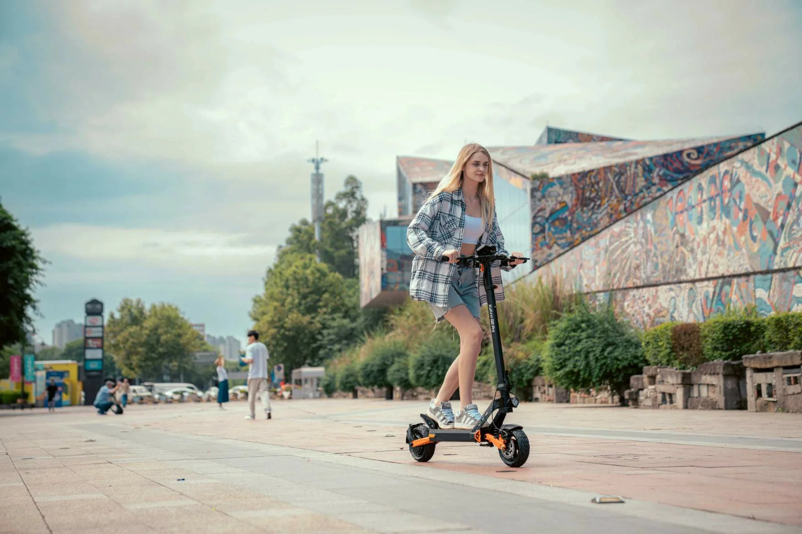 Summer Riding Posture: Stay Comfortable on Long KuKirin Rides